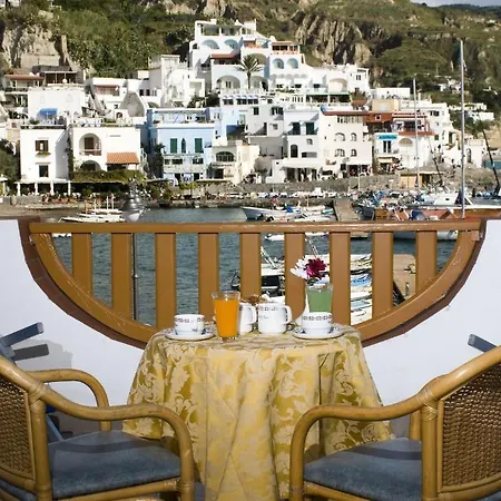 Conte - S. Angelo Bay Serrara Fontana