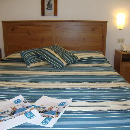 Conte - S. Angelo Bay Serrara Fontana